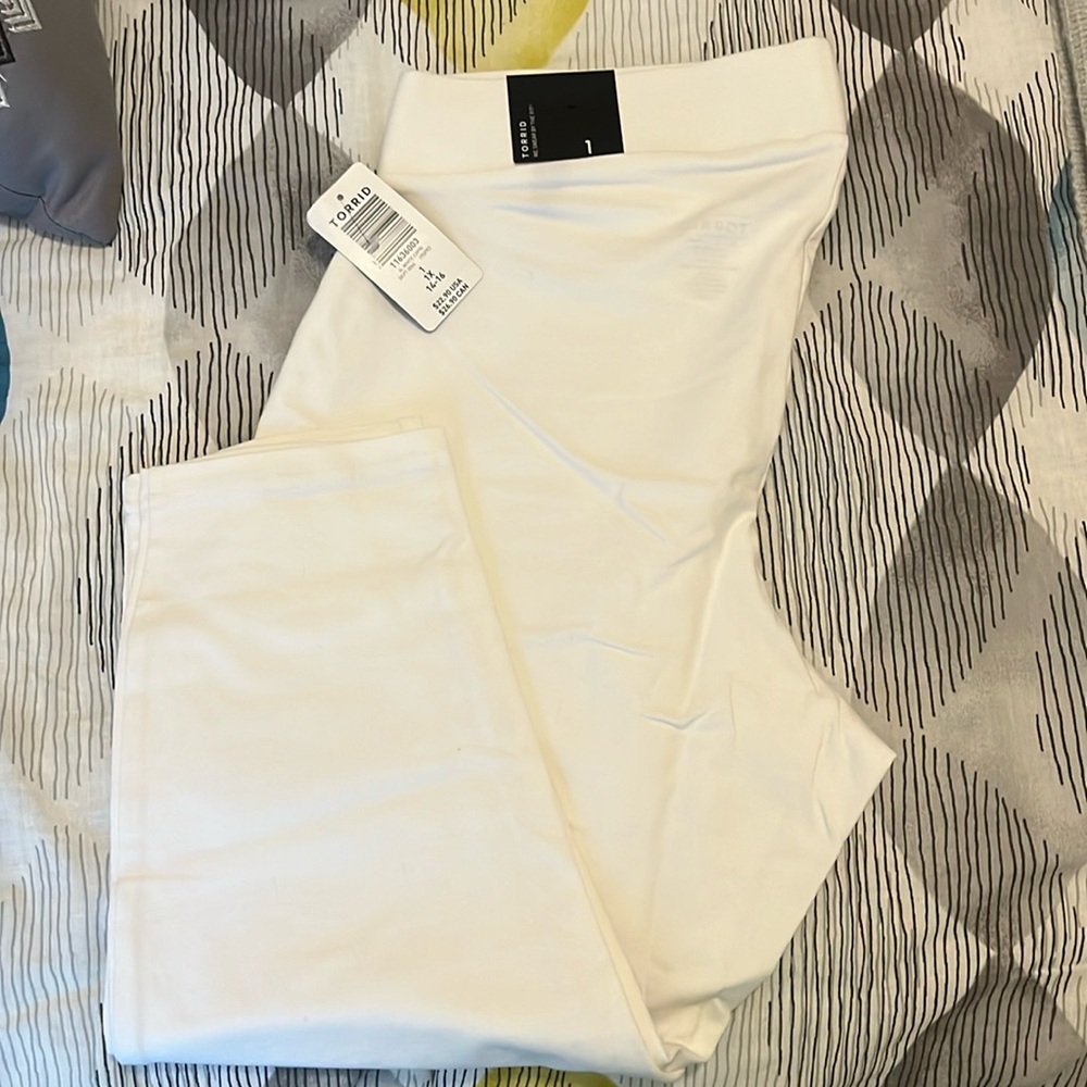White Capri Leggings